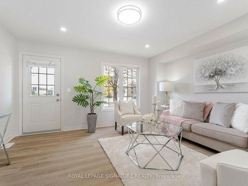 3-735 Sheppard Ave, Pickering, ON - Indoor Photo Showing Living Room