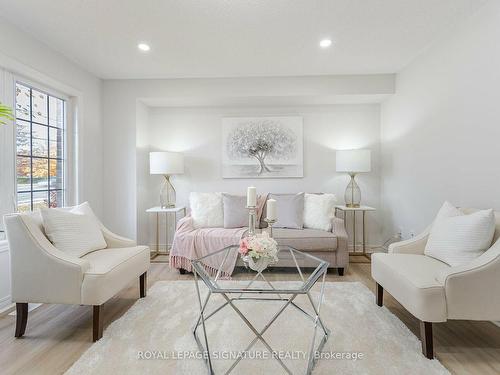 3-735 Sheppard Ave, Pickering, ON - Indoor Photo Showing Living Room