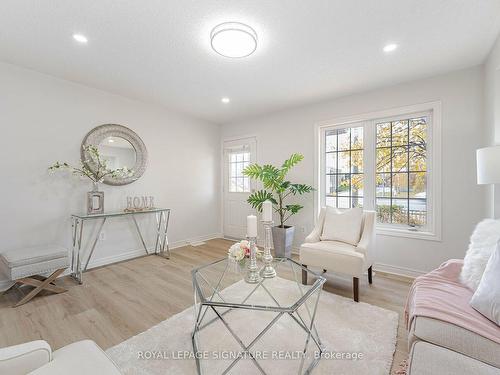 3-735 Sheppard Ave, Pickering, ON - Indoor Photo Showing Living Room