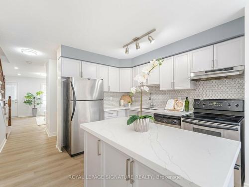 3-735 Sheppard Ave, Pickering, ON - Indoor Photo Showing Kitchen