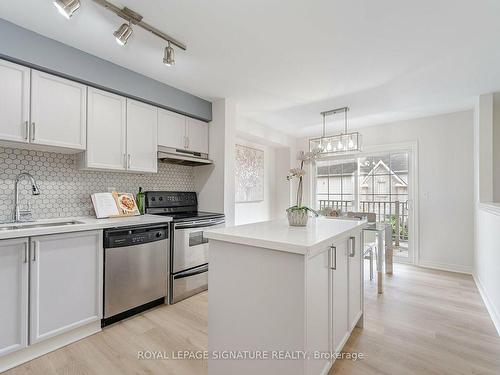 3-735 Sheppard Ave, Pickering, ON - Indoor Photo Showing Kitchen