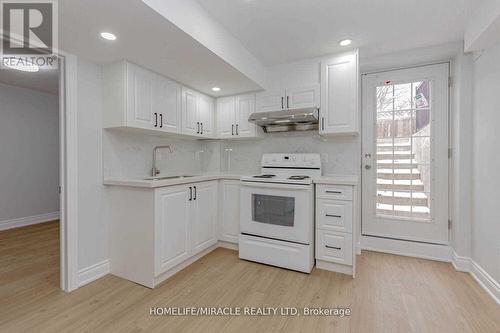 44 Leatherhead Court, Brampton, ON - Indoor Photo Showing Kitchen