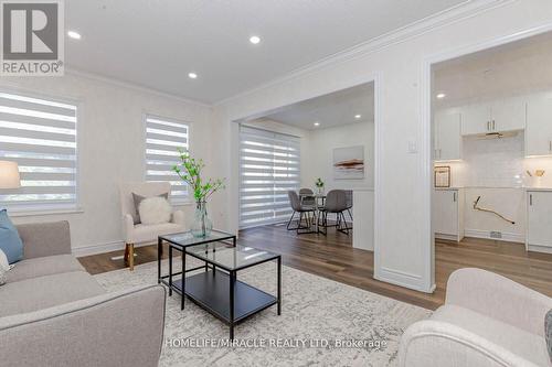 44 Leatherhead Court, Brampton, ON - Indoor Photo Showing Living Room