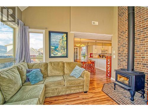 6838 Santiago Loop Unit# 176, Kelowna, BC - Indoor Photo Showing Living Room With Fireplace