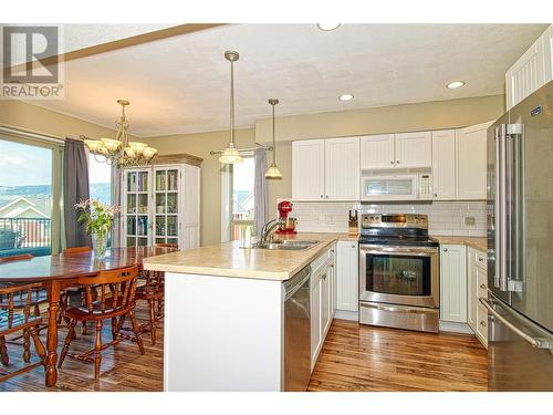 6838 Santiago Loop Unit# 176, Kelowna, BC - Indoor Photo Showing Kitchen