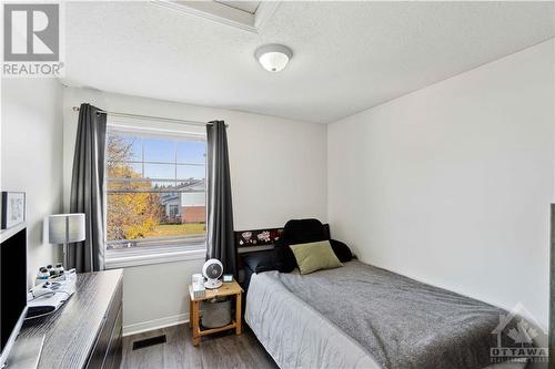 120 Whalings Circle, Ottawa, ON - Indoor Photo Showing Bedroom