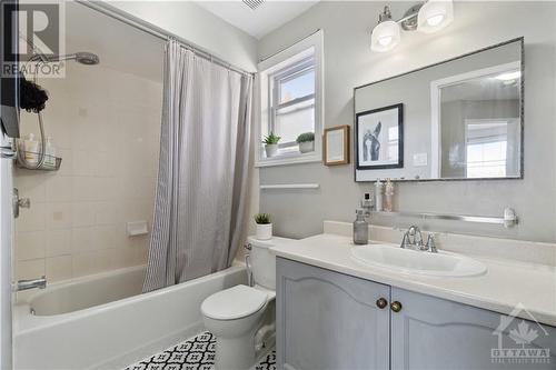 120 Whalings Circle, Ottawa, ON - Indoor Photo Showing Bathroom