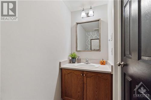 120 Whalings Circle, Ottawa, ON - Indoor Photo Showing Bathroom