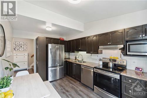 120 Whalings Circle, Ottawa, ON - Indoor Photo Showing Kitchen With Double Sink