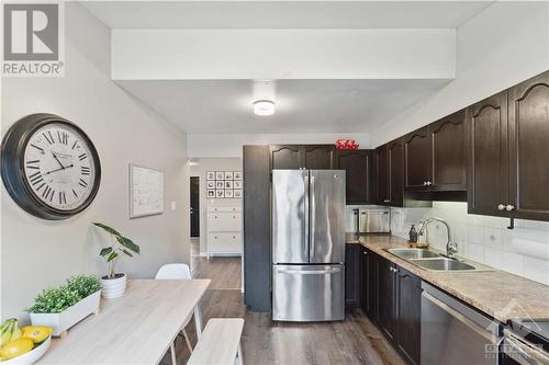 120 Whalings Circle, Ottawa, ON - Indoor Photo Showing Kitchen With Double Sink