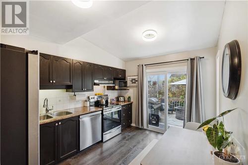 120 Whalings Circle, Ottawa, ON - Indoor Photo Showing Kitchen With Double Sink