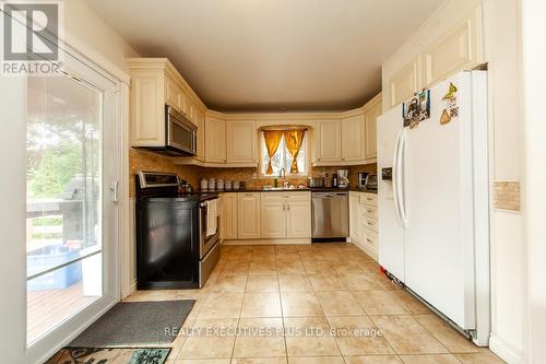 46 Lorraine Crescent, Brampton, ON - Indoor Photo Showing Kitchen