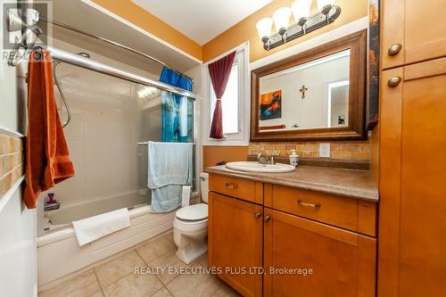 46 Lorraine Crescent, Brampton, ON - Indoor Photo Showing Bathroom