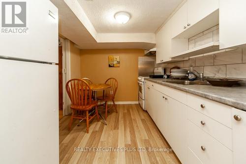 46 Lorraine Crescent, Brampton, ON - Indoor Photo Showing Kitchen