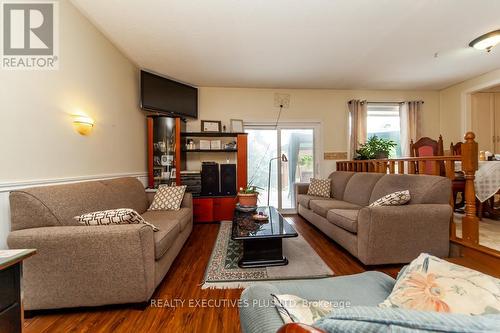 46 Lorraine Crescent, Brampton, ON - Indoor Photo Showing Living Room