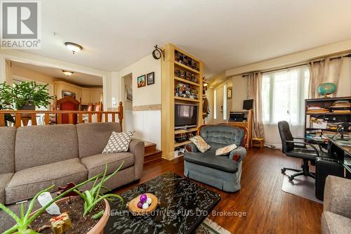 46 Lorraine Crescent, Brampton, ON - Indoor Photo Showing Living Room