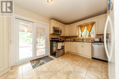 46 Lorraine Crescent, Brampton, ON - Indoor Photo Showing Kitchen