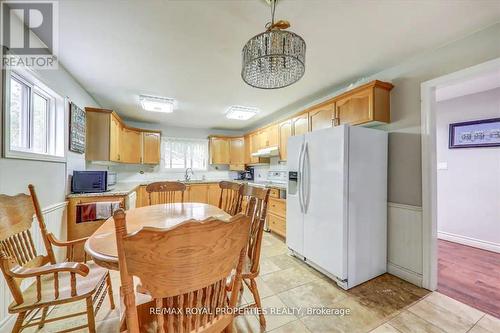 34 Robinson Avenue, Kawartha Lakes, ON - Indoor Photo Showing Dining Room