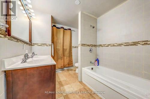 34 Robinson Avenue, Kawartha Lakes, ON - Indoor Photo Showing Bathroom