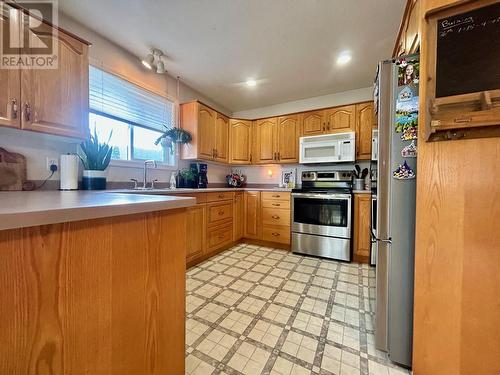 373 Oriole Way, Barriere, BC - Indoor Photo Showing Kitchen