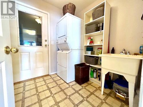 373 Oriole Way, Barriere, BC - Indoor Photo Showing Laundry Room