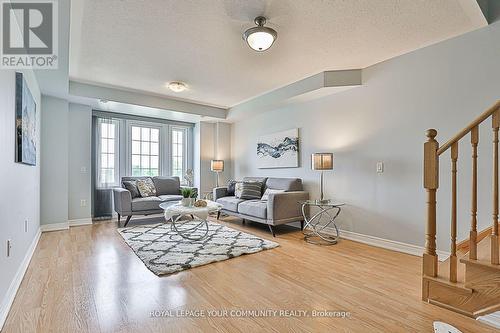 10006 Mccowan Road, Markham, ON - Indoor Photo Showing Living Room