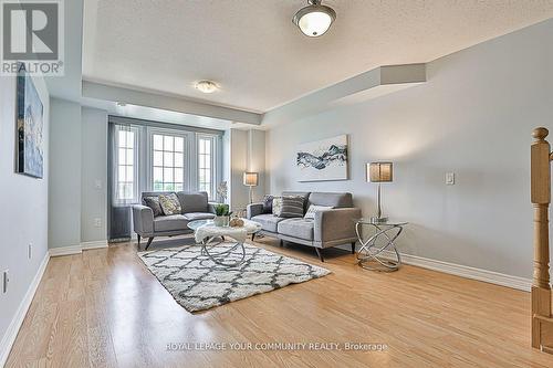 10006 Mccowan Road, Markham, ON - Indoor Photo Showing Living Room