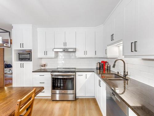 Cuisine - 4497 Rue St-Zotique E., Montréal (Rosemont/La Petite-Patrie), QC - Indoor Photo Showing Kitchen With Double Sink With Upgraded Kitchen