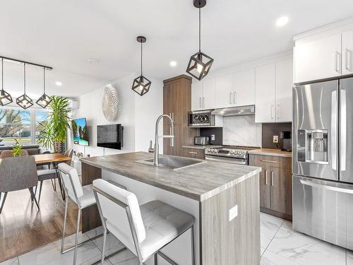 Kitchen - 128 Rue Trudeau, Salaberry-De-Valleyfield, QC - Indoor Photo Showing Kitchen With Upgraded Kitchen