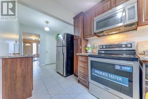 263 Fleetwood Crescent, Brampton, ON - Indoor Photo Showing Kitchen