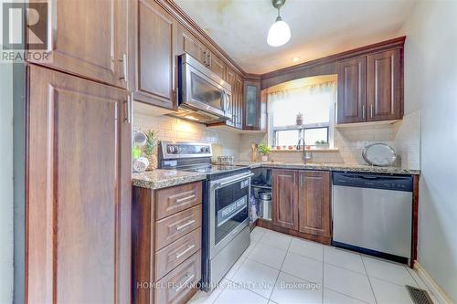 263 Fleetwood Crescent, Brampton, ON - Indoor Photo Showing Kitchen