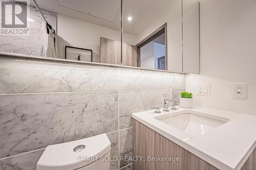 2108 - 85 Mcmahon Drive, Toronto, ON - Indoor Photo Showing Bathroom