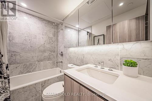 2108 - 85 Mcmahon Drive, Toronto, ON - Indoor Photo Showing Bathroom