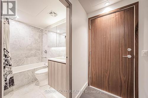 2108 - 85 Mcmahon Drive, Toronto, ON - Indoor Photo Showing Bathroom