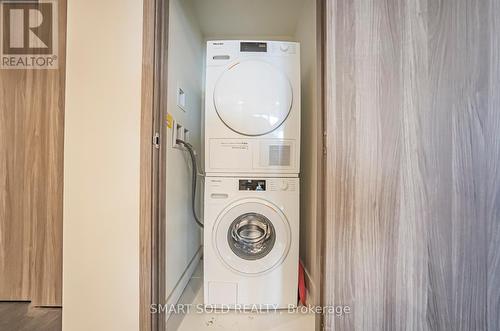 2108 - 85 Mcmahon Drive, Toronto, ON - Indoor Photo Showing Laundry Room