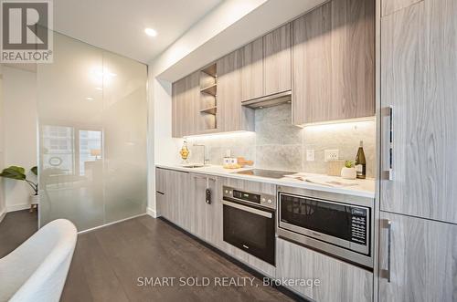 2108 - 85 Mcmahon Drive, Toronto, ON - Indoor Photo Showing Kitchen