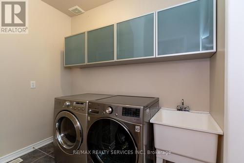 21 Whitbread Crescent, Ajax, ON - Indoor Photo Showing Laundry Room