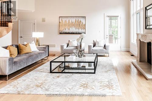 15 Birchbark Court, Richmond Hill, ON - Indoor Photo Showing Living Room