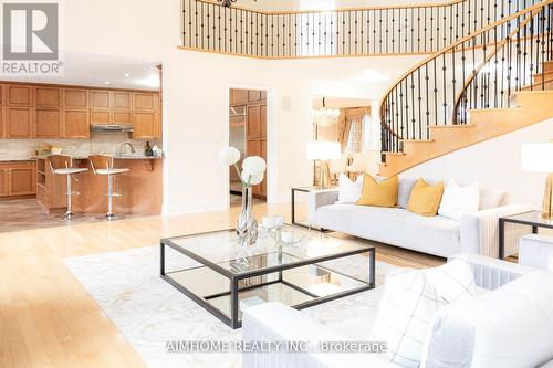 15 Birchbark Court, Richmond Hill, ON - Indoor Photo Showing Living Room