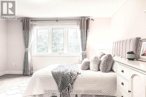 15 Birchbark Court, Richmond Hill, ON - Indoor Photo Showing Bedroom