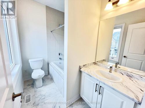 9 Perigo Court, Richmond Hill, ON - Indoor Photo Showing Bathroom