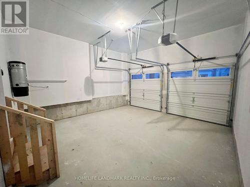 9 Perigo Court, Richmond Hill, ON - Indoor Photo Showing Garage