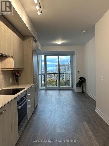 606 - 30 Elm Drive W, Mississauga, ON - Indoor Photo Showing Kitchen