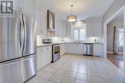 11045 Inglis Drive, Milton, ON - Indoor Photo Showing Kitchen With Upgraded Kitchen