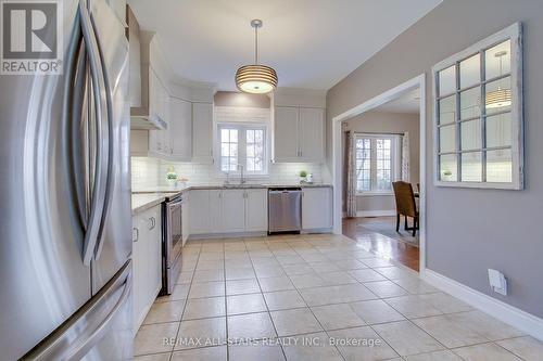 11045 Inglis Drive, Milton, ON - Indoor Photo Showing Kitchen