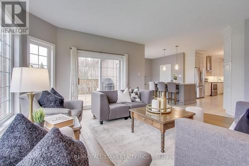 11045 Inglis Drive, Milton, ON - Indoor Photo Showing Living Room