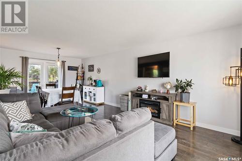 209 Diefenbaker Avenue, Hague, SK - Indoor Photo Showing Living Room