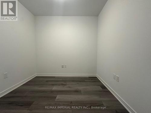 523 - 395 Dundas Street W, Oakville, ON - Indoor Photo Showing Other Room