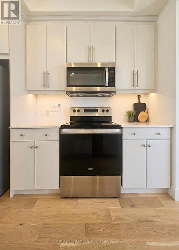 258 Edgevalley Road E, London, ON - Indoor Photo Showing Kitchen