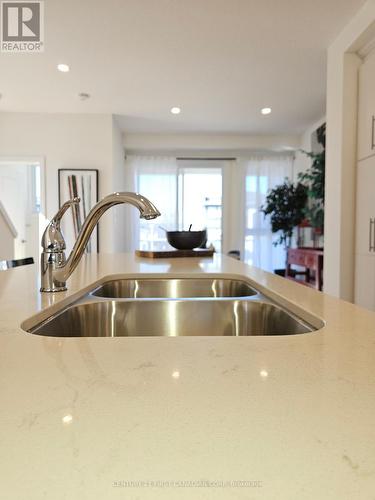 258 Edgevalley Road E, London, ON - Indoor Photo Showing Kitchen With Double Sink